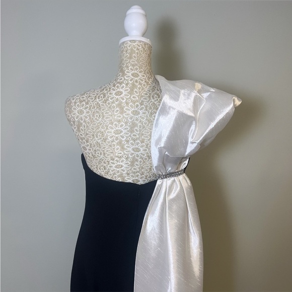 Cache Black and White One Shoulder Dress - Picture 10 of 14